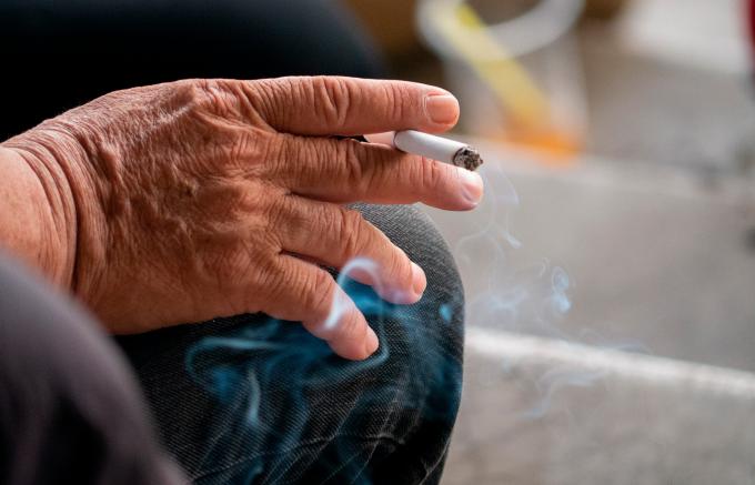 Dependência causada pela nicotina se compara à de drogas ilícitas, alerta pneumologista da Unimed