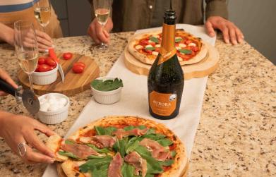 Vinícola Aurora e Azul selam parceria para brindar o Réveillon a bordo