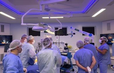 Primeira cirurgia com o Robô Rosa é realizada no Complexo Hospitalar Unimed Serra Gaúcha