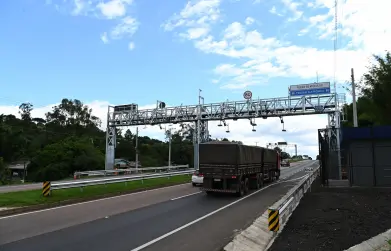 Pedágio eletrônico free flow passa a ter nota fiscal automática por veículo após Reforma Tributária