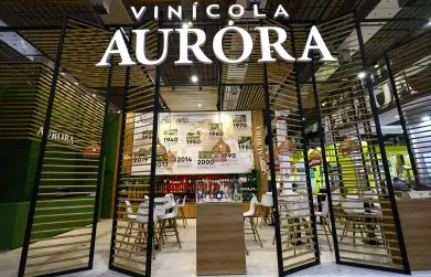  Cooperativa Vinícola Aurora apresenta novidades a lojistas na 40ª Expoagas