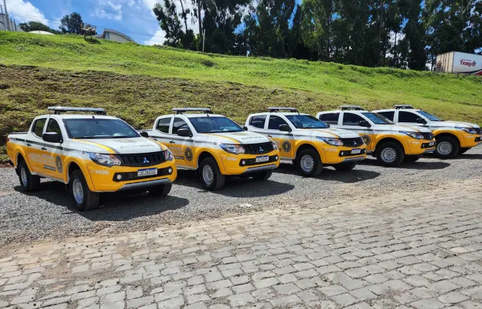 CSG entrega caminhonetes à Brigada Militar e reforma Grupos Rodoviários da PRE