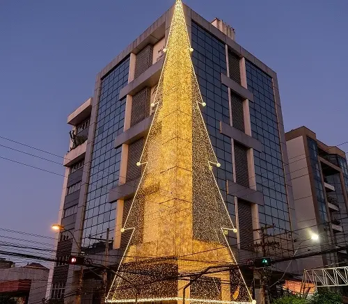 CDL Caxias retoma concurso Brilha Caxias e leva encanto do Natal para o comércio e a comunidade