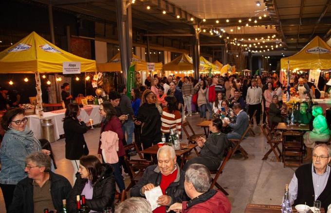 Com acesso gratuito, Filó do FestiQueijo e Feira Feito em Barbosa ocorrem nesta sexta (16) e sábado (17), em Carlos Barbosa