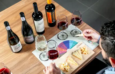Vinícola Aurora promove degustação harmonizada de vinhos e queijos no mês dos namorados 